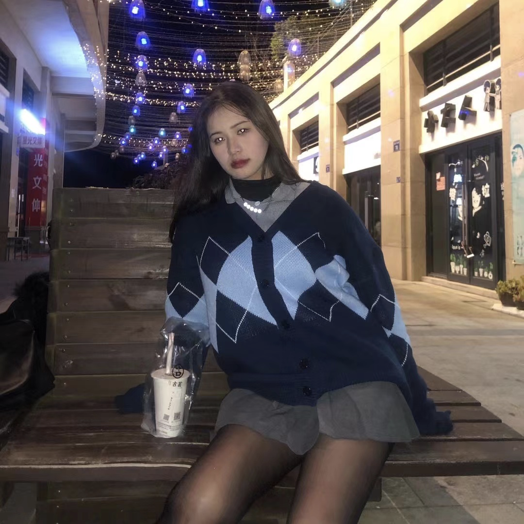 丝袜or光腿,哪种才是女性力绝杀?