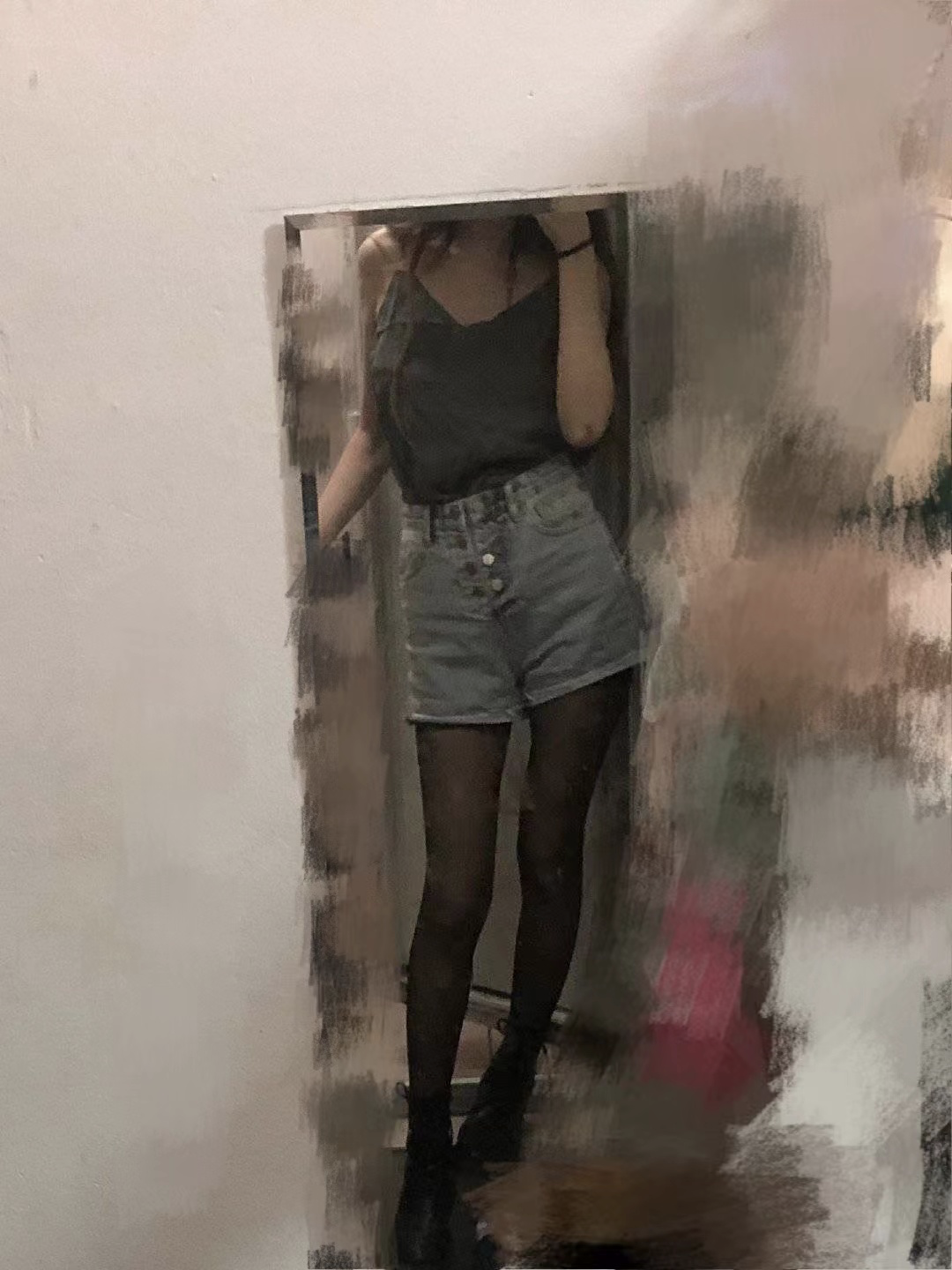 丝袜or光腿,哪种才是女性力绝杀?