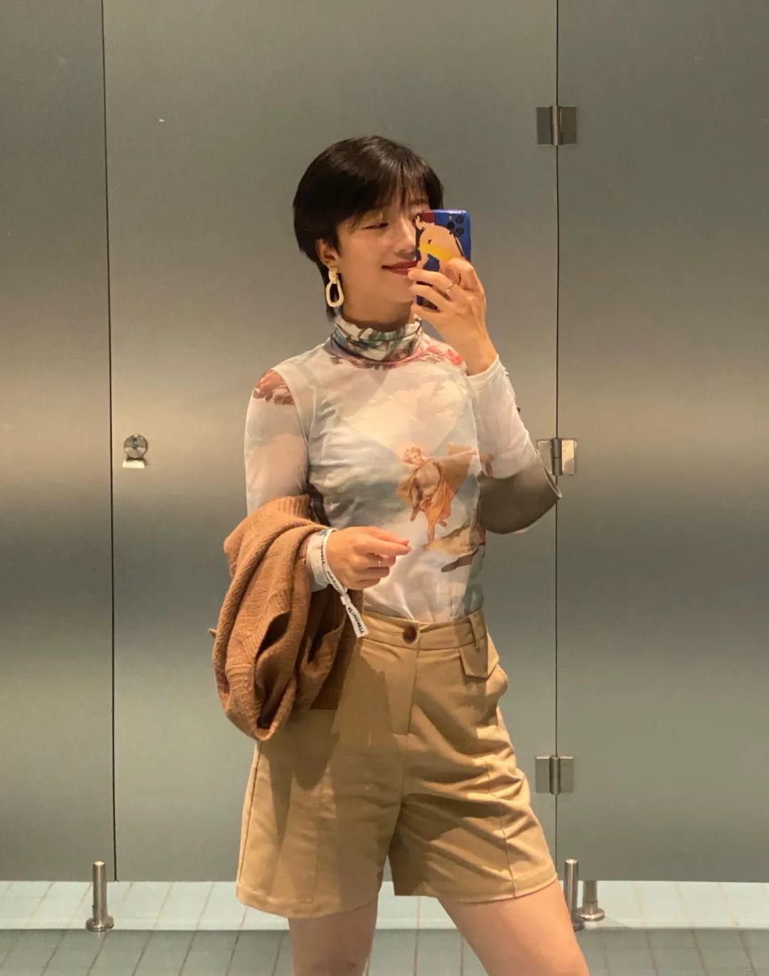 丝袜or光腿,哪种才是女性力绝杀?